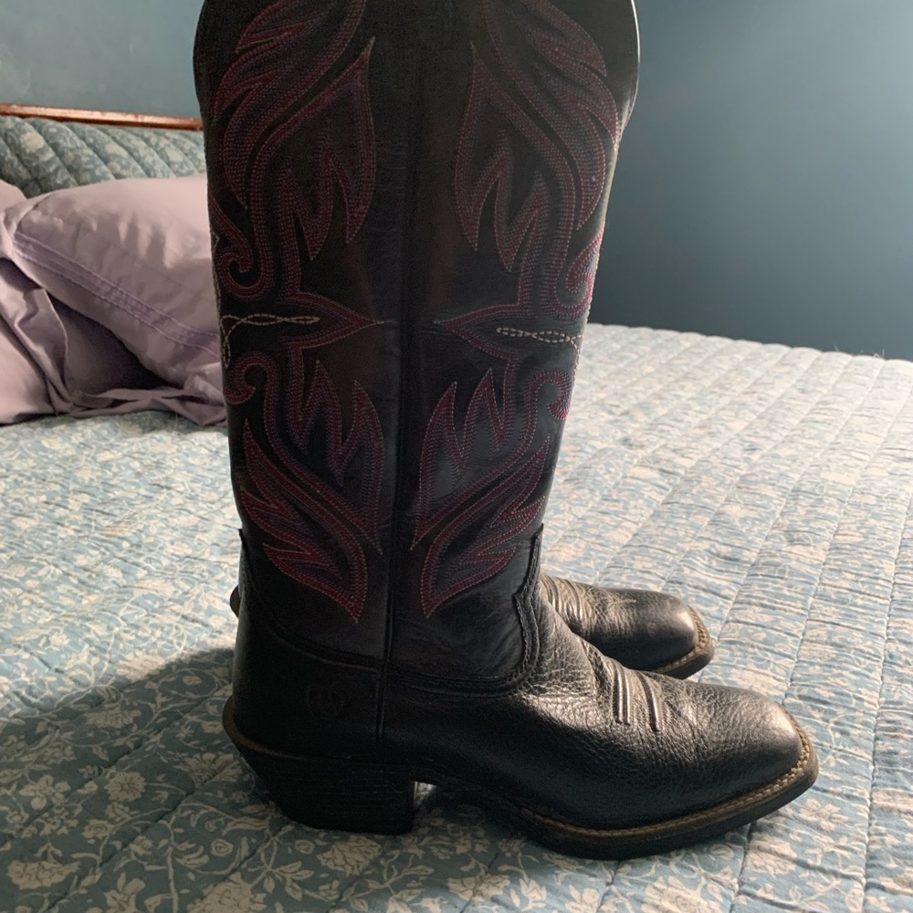 Ariat black and purple cowboy boots only worn few times excellent condition